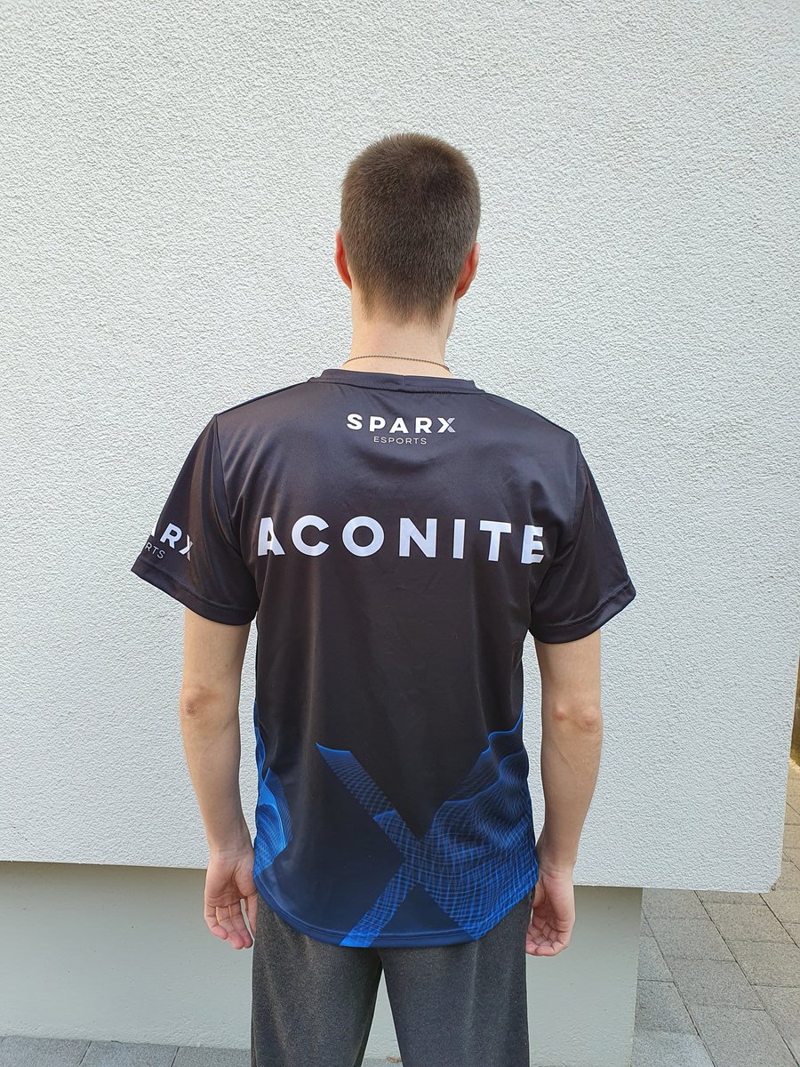AconiteLoL's tweet photo. Big Thanks to @SparxEsports for the new jersey 🥰🥰 Let's Go!!! 🤪 https://t.co/wqmdQvOqMc