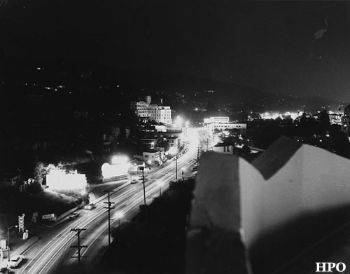 HP_Oliver's tweet photo. #LifeOnTheStrip: 1957 night view of the Sunset Stip. The Chateau Marmont hotel is the large building near the center. Built in 1929, the Marmont is still in business and just as ritzy (and pricey) as ever. [Image WAPA &amp; HPO]
>>CLICK PHOTO FOR COMPLETE IMAGE<< https://t.co/3JA9zl35j8