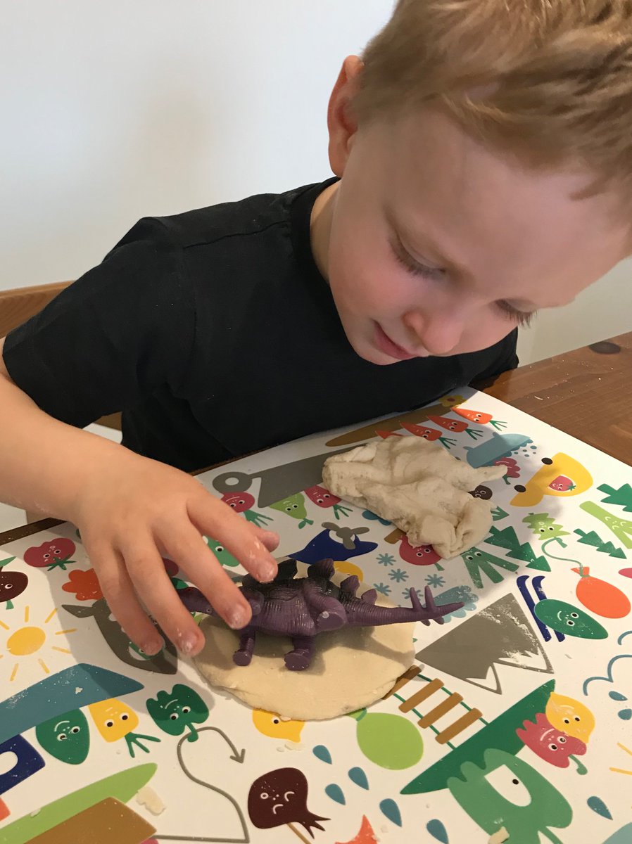 anpheb's tweet photo. @buttonsdaycare Today’s activity: salt dough dinosaur fossils 🦕 https://t.co/R5hHRoalBI