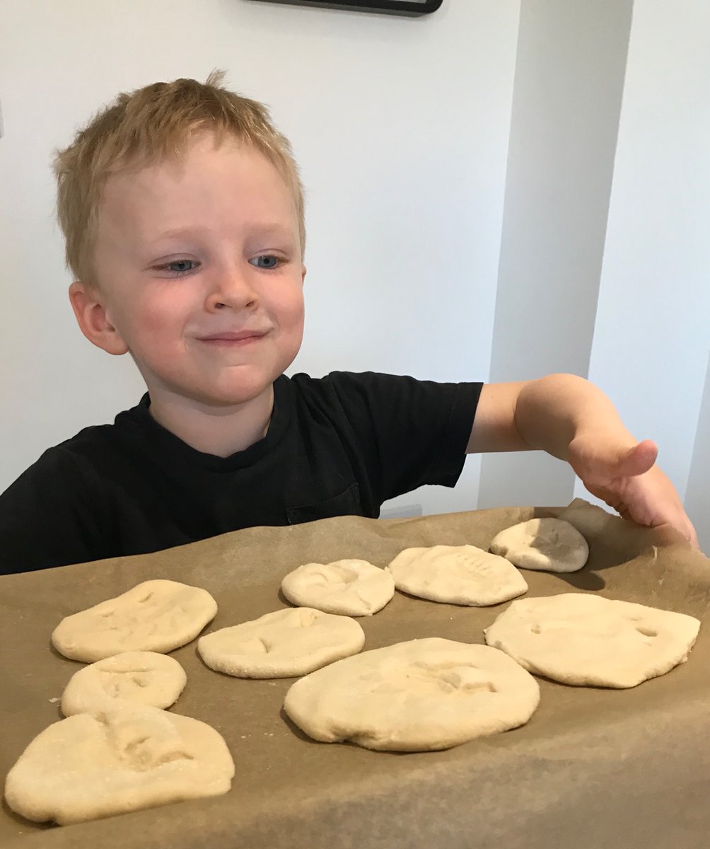 anpheb's tweet photo. @buttonsdaycare Today’s activity: salt dough dinosaur fossils 🦕 https://t.co/R5hHRoalBI