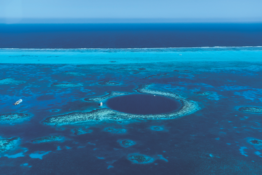 caribbeanbelize's tweet photo. Belize’s  famous coral reef, tropical beaches, and green rain forests  make  it a paradise for nature lovers. It’s also home to ancient Mayan ruins, exotic wildlife, and friendly natives. Check out 9 hotspots not to miss https://t.co/P8RDB9KfOv https://t.co/Mvig3Hav1O