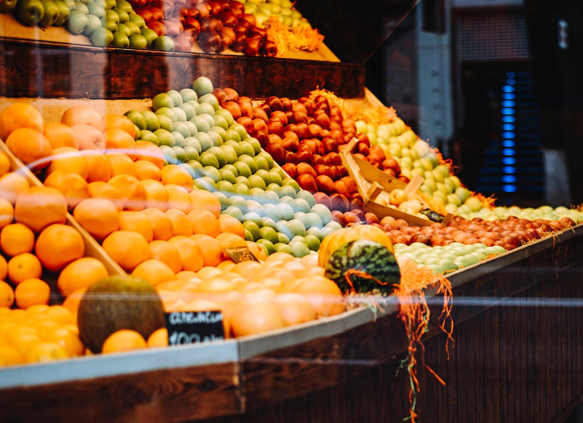 Estos días, dentro de lo posible y siempre respetando las indicaciones que se nos han dado, cuando hagáis las compras imprescindibles, intentad hacerlo en el comercios pequeños de vuestro barrio. Es una buena forma de ayudar 👌🏻