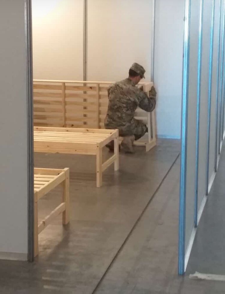 Aresinfoservice's tweet photo. El Comando Conjunto de Fuerzas de Operaciones Especiales (CCFOE) armando 2500 camas en Tecnopolis preparandose para el posible impacto del Covid19. #ea #ejércitoargentino #ara #armadaargentina #faa #fuerzaaereaargentina #ccfoe #covid19 #coronavirusenargentia #coronavirus https://t.co/xmPMwcYUpf