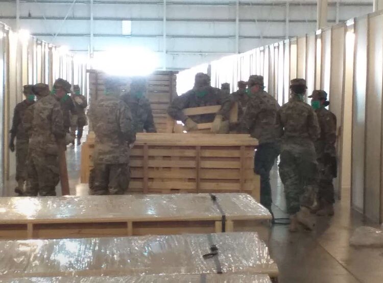 Aresinfoservice's tweet photo. El Comando Conjunto de Fuerzas de Operaciones Especiales (CCFOE) armando 2500 camas en Tecnopolis preparandose para el posible impacto del Covid19. #ea #ejércitoargentino #ara #armadaargentina #faa #fuerzaaereaargentina #ccfoe #covid19 #coronavirusenargentia #coronavirus https://t.co/xmPMwcYUpf