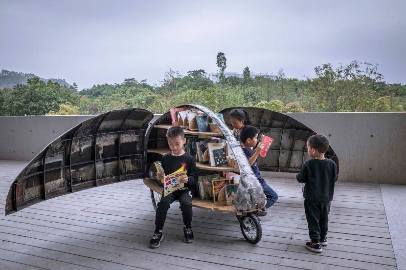 rumble_rum's tweet photo. The design firm LUO Studio turned a standard bicycle into a mobile library that flaunts the shape of a beetle!
Read More: https://t.co/pqlnQmKFsU
#luostudio #library https://t.co/mPxDZgI6me