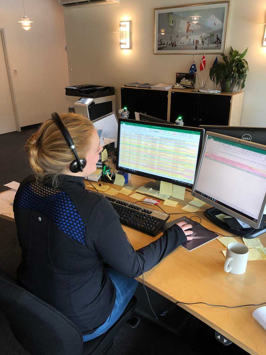 DanishMFA's tweet photo. 📞 Største rundringning i ambassadens historie📞 
For at give tryghed til danske rejsende i Australien og New Zealand besluttede den 🇩🇰 ambassade i Canberra at iværksætte den største rundringning i ambassadens historie. Ambassaden arbejder på at få danskere hjem. #COVID19dk https://t.co/O9Fh3FYCXs