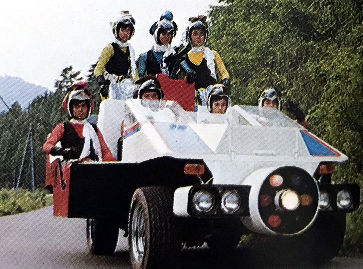 1976年 4月7日「忍者キャプター」放映開始…「キャプターカー」「ヘリ