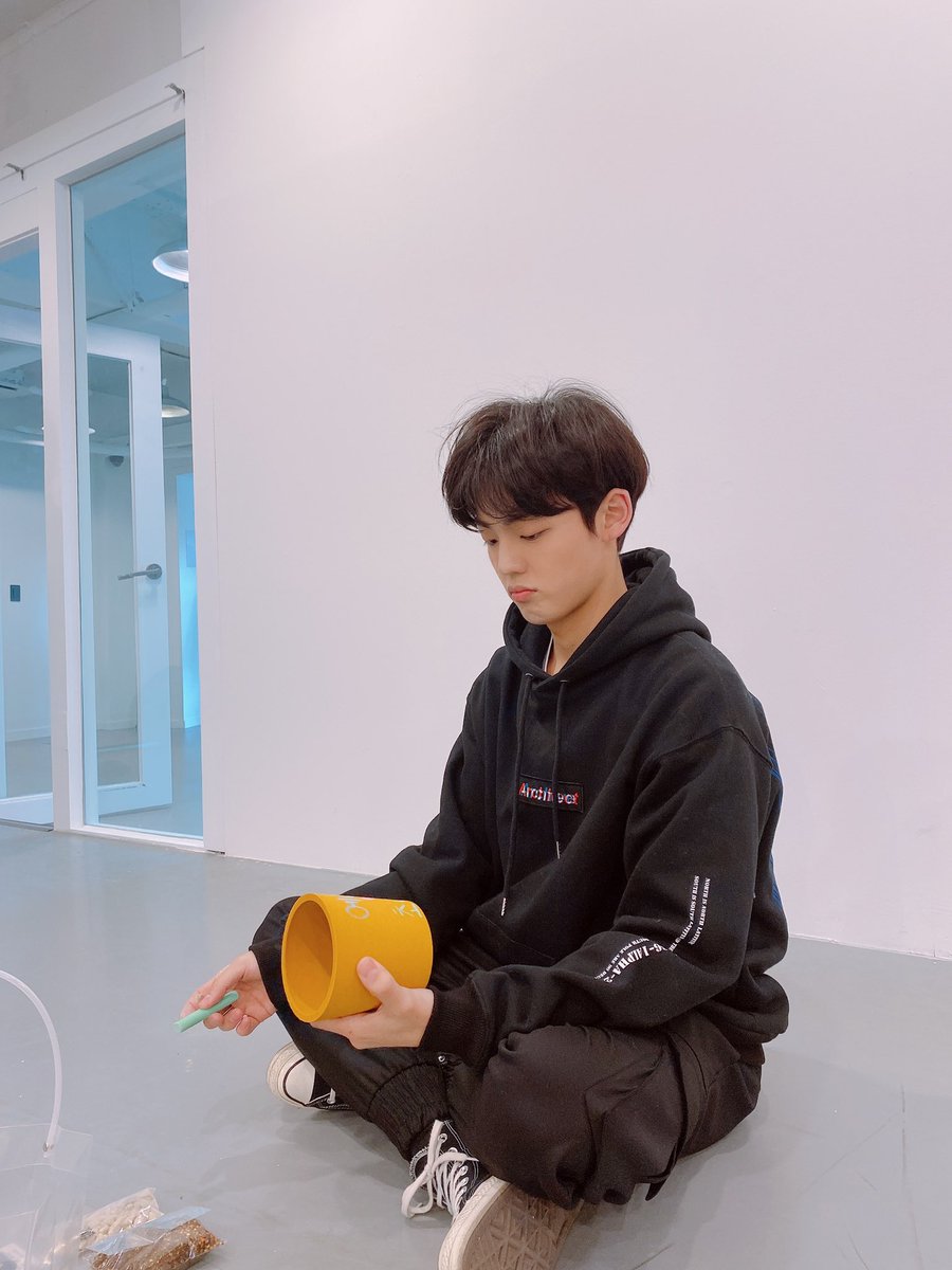 official_ACE7's tweet photo. [#ACE_DATA] 💾

미드나잇에 찾아 온 깜짝 데이터,,,
화분 꾸미는 차니 사진 놓고 가요 총총

P.S. 오늘은 화분 이벤트 마지막 날!
잊지 마세요 ٩(๑′ᴗ‵๑)۶ 💚

그럼 잘 자요 초이들!

#ACE #에이스 #CHOICE #초이스 https://t.co/Mg9C8YSFyJ
