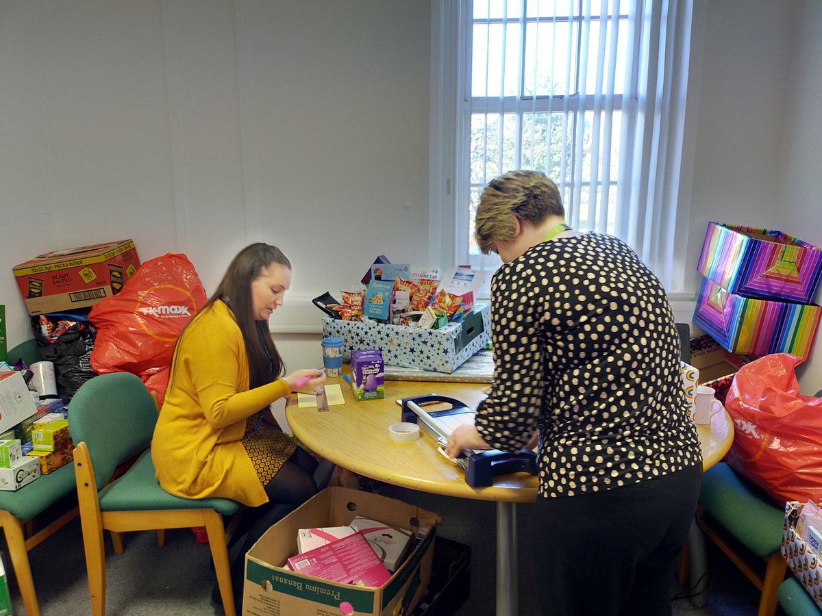IWPtExperience's tweet photo. Staff are working hard at @IoWNHSTrust to ensure all our teams receive a health and wellbeing hamper made up of kind donations from our community
@JoCase25
@RickSomal
@ChiefExecIOWNHS
@RostronSuzanne
@KirkWard_NHS
#Weareinitogether https://t.co/YgisYuwJ66