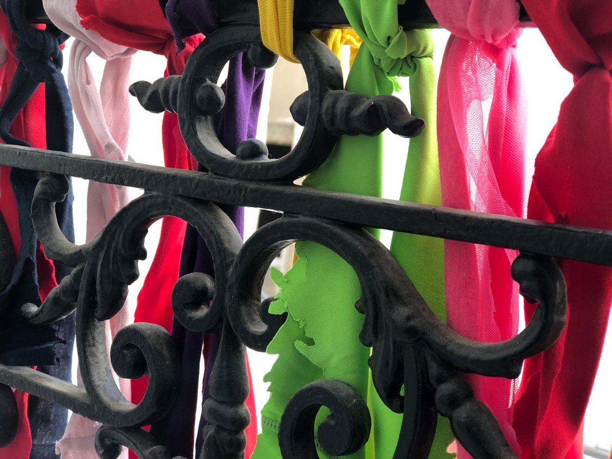 pixelis_agency's tweet photo. ✖️#VousAssurez 🌈
Soutenons et remercions tous les acteurs des services essentiels via une initiative simple et visible ! Merci à l'équipe Pixelis qui a embellit ses balcons et devantures 😍 https://t.co/WjnSvgmAl3