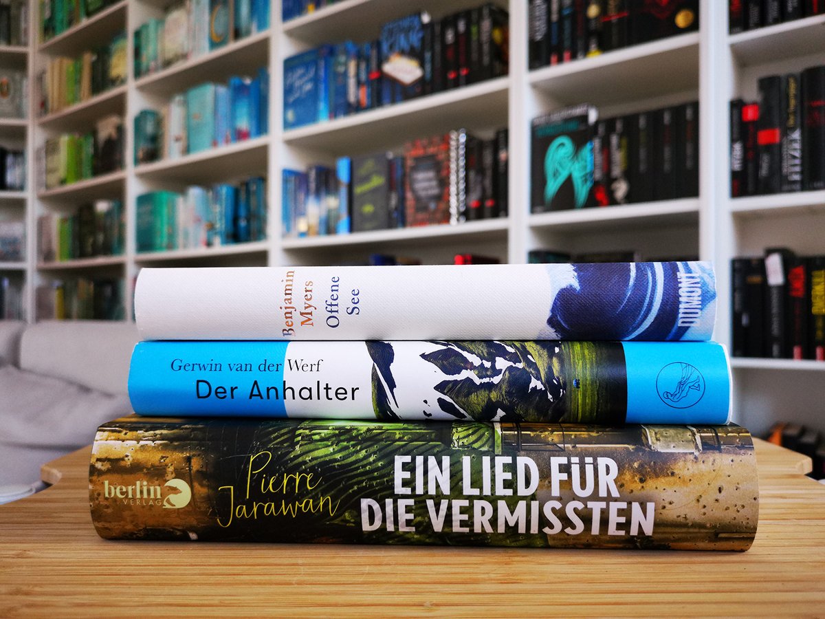 Meine aktuelle Lektüre: Zwei wunderbare Re-Reads (»Der Anhalter«, <a href="/_s_fischer/">S. Fischer</a> / @tagesfang &amp; »Offene See« von Benjamin Myers), obwohl sie gerade erst erschienen sind. Und »Ein Lied für die Vermissten« von Pierre Jarawan. #StayAtHomeReadABook