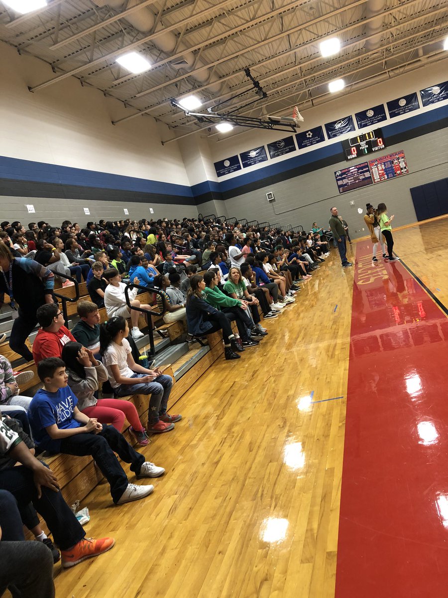 MrsERoberson's tweet photo. I am missing our Creek Valley students and staff today! Stay safe and we will see you all very soon 😊 #BeCVMS #prideinside https://t.co/y58LO01Zee