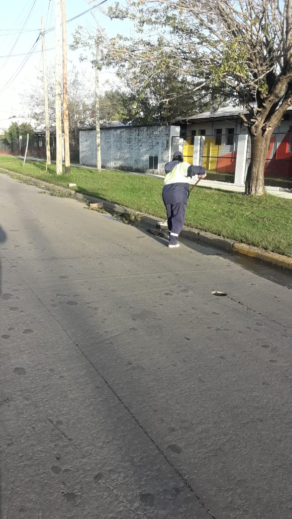 vivi_torcuato's tweet photo. Estamos realizando tareas esenciales en distintas calles de nuestra ciudad.
Recorda sacar tus residuos correctamente en bolsas cerradas, colocándolas en cestos u alto.
¡Entre todos podemos tener una ciudad más limpia!
Emergencias #DC103
45132524/821 https://t.co/qVBBWeBPqp