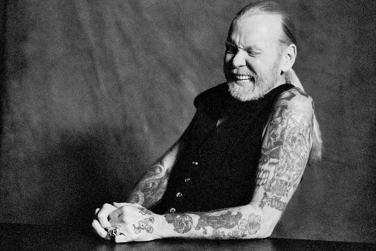 Danny_Clinch's tweet photo. Gregg Allman frightened me the first time i met him . He seemed so serious and quiet . After getting to know each other it was constant joking around and positive vibes . This was shot around Low Country Blues 2011 . Rest easy Greg .
#dcphotosofjoy #musicismedicine https://t.co/6zhSFOCO8E