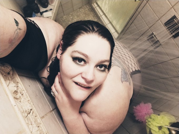 Let's get wet #bbw #beauty #curvyconfidence #thickwomen #curvy #bigandbeautiful #bbwlove #thick #sexylady