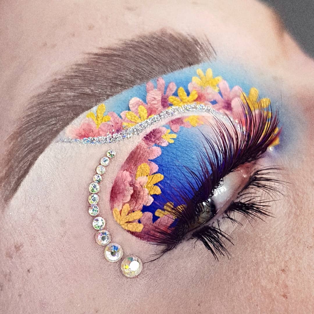 𝓘 𝓼𝓮𝓮 𝓽𝓱𝓮 𝔀𝓪𝔂 𝔂𝓸𝓾 𝓼𝓱𝓲𝓷𝓮💎
Used <a href="/JeffreeStar/">Jeffree Star</a> #BlueBlood Palette &amp; Glitter and Créme Gel Colour from <a href="/ColourPopCo/">ColourPop Cosmetics</a> 💫💎