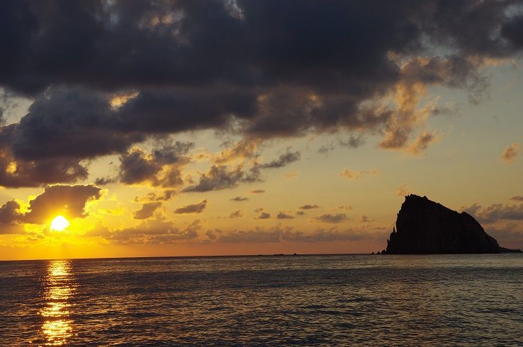 SonoitaliaInfo's tweet photo. #Panarea, die #kleinste #Insel des #Liparischen #Archipels, überrascht mit ihrer unbeschreiblich schönen #Natur. https://t.co/LQKTwXhdUc @VisitSicilyOP @WonSicily @ViaggiInSicilia @ilovesicilies @CiaoNico https://t.co/QfAvbqPLFF