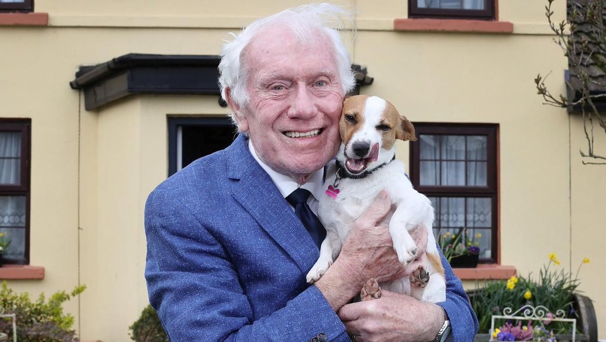 Independent_ie's tweet photo. 'I survived siege of Jadotville but Covid-19 made my life flash before my eyes' - Army veteran Tom Gunn (82) https://t.co/TBaJsoP2ov https://t.co/wDsaTgVRtg