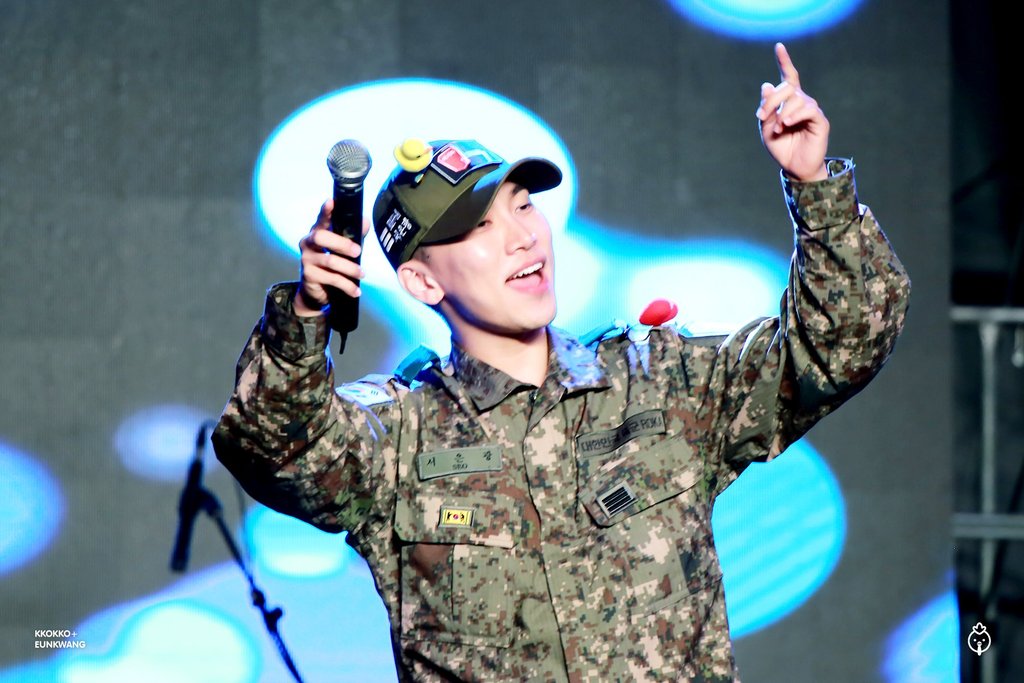 “i have always wanted to be the best leader to my dongsaengs and friends so i have always wondered if i was doing it right”Seo eunkwang being the best leader in the entire universe; a thread  #OurSilverLightIsBack #내사람_은광아_보고싶었어