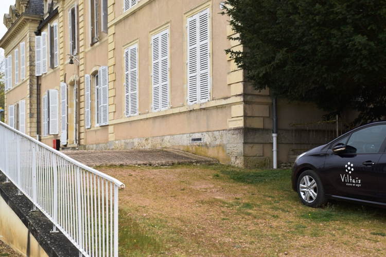 Prefet58's tweet photo. #COVID19 Ouverture à #Challuy d’un centre de desserrement pour les personnes malades sans gravité, venant de structures d’hébergement collectives ou sans domicile de la #Nièvre et de la #SaôneEtLoire. La gestion a été confiée à l’association Viltaïs. https://t.co/3l4lT6K67z