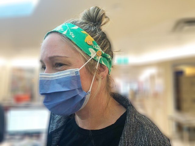 SickKidsNews's tweet image. ICYMI: Shout out to #SickKidsCrew RN, Cherie for hand-making colourful headbands with buttons on them for all of her colleagues. These headbands can help ease the strain that masks can cause with wear. #COVID19 #COVIDkindness #FlattentheCurve #MondayMotivation