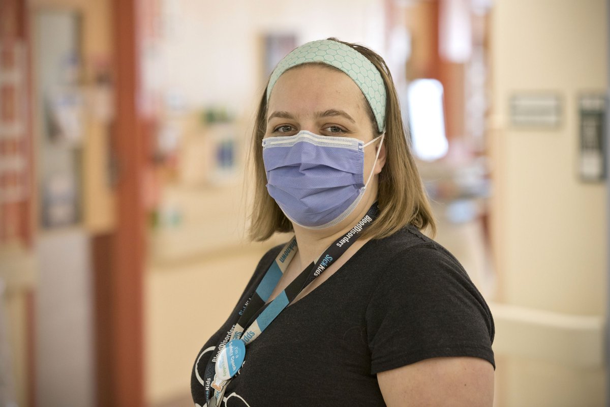 SickKidsNews's tweet image. ICYMI: Shout out to #SickKidsCrew RN, Cherie for hand-making colourful headbands with buttons on them for all of her colleagues. These headbands can help ease the strain that masks can cause with wear. #COVID19 #COVIDkindness #FlattentheCurve #MondayMotivation