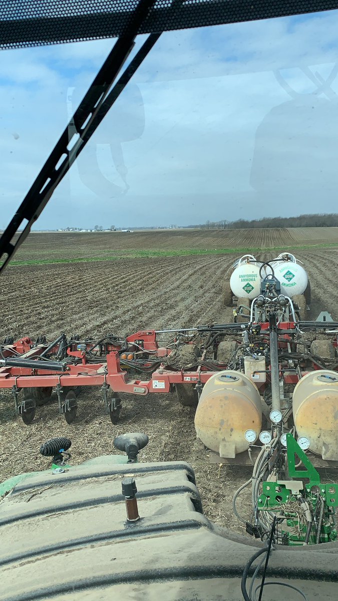 Alex_Norris94's tweet photo. Ammonia going in! #plant2020 #QuarantineLife @ChristianCoFB @C_FarmersSupply @JohnDeere https://t.co/NxeOa0xpzD