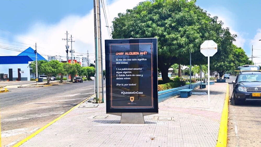 cnmedios's tweet photo. ¡Pronto todo pasará! Las vías volverán a ser transitadas, las escuelas, universidades y centros comerciales volverán a resonar con la voz unísona de los colombianos, nuestras vallas volverán a estar llenas de color y tú volverás a estar tranquilo. #QuedateEnCasa https://t.co/xIBoFnBxDi