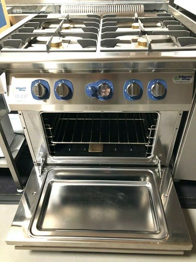 SafeguardGroup1's tweet photo. This Electrolux 4 Burner Hob and Oven from our showroom has just been added to our online shop. This 4 hob gas burner from Electrolux allows you to control the temperature you’re cooking with. Ideal for any busy commercial kitchen 🔥 https://t.co/Co7YqIqFMe