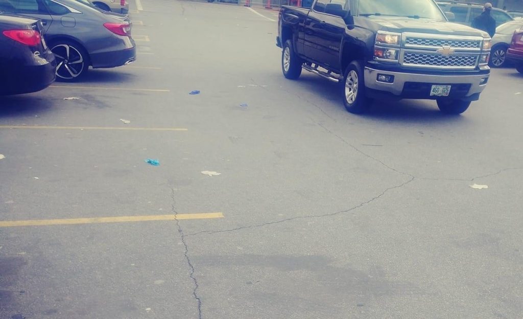 SalemNHPolice's tweet photo. Salem Police Remind Residents to Properly Dispose of Masks, Gloves https://t.co/xpBT0OH5SK https://t.co/l66e4BN1xg