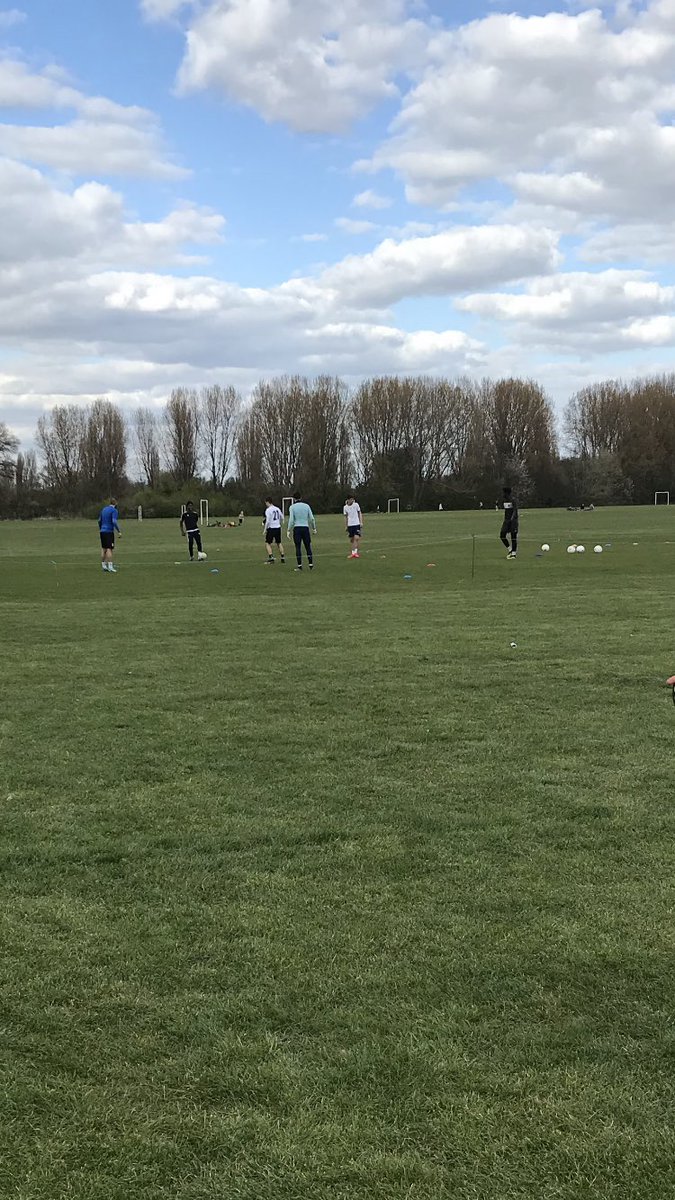 basic3chords's tweet image. #COVIDIOTS at Hackney Marshes. Cheers, guys .😡