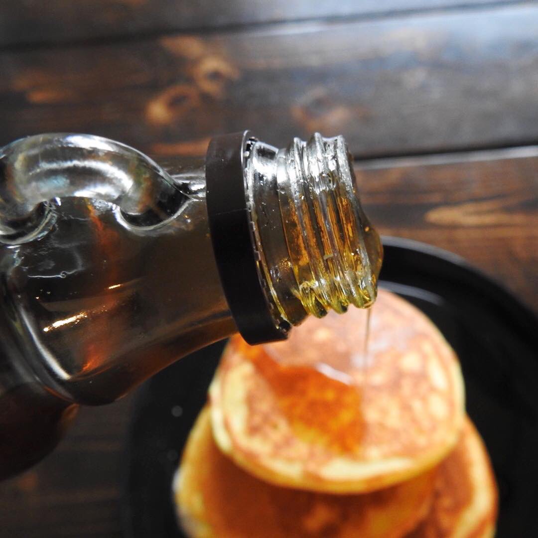 Maple Syrup is one of my favourite flavours 🍁 We tapped a few trees this year and a friend boiled the sap down for us. Pancakes for dinner, fuzzy tongue in the morning, life is good 🥞

#ygkfarmtotable #takeitbackhome
#ygk #ygkfood #ygkeats