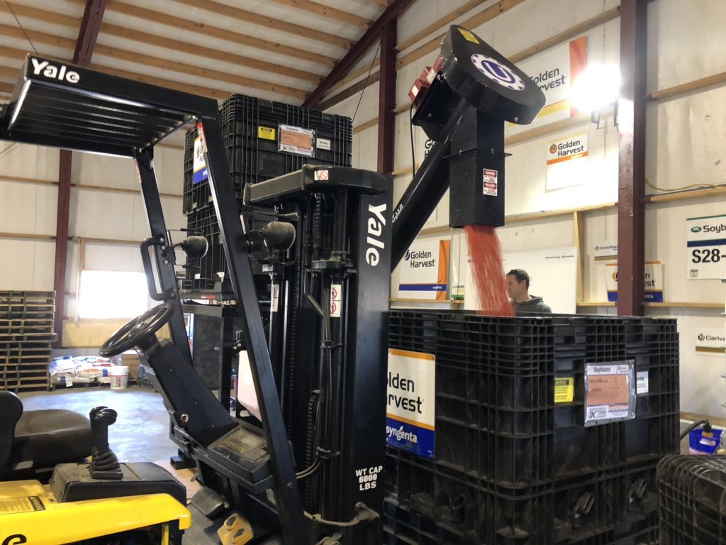 Need a little Golden in your Harvest? <a href="/BorderViewFarms/">Border View Farms</a> treating industry leading soybeans with #Saltro seed treatment <a href="/GldnHarvest/">Golden Harvest Seeds</a> <a href="/SyngentaUS/">Syngenta US</a>