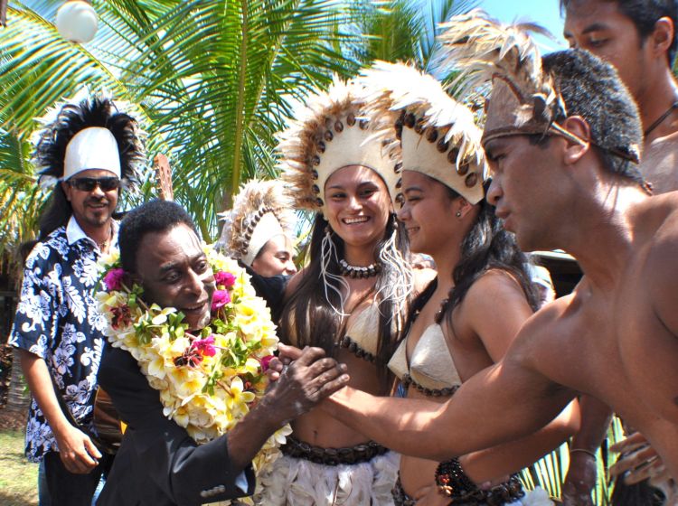 La FIFA, qui qualifiera ce match de "match du siècle", aidera ensuite l'île à se doter d'un stade de football : le stade Rapa Nui d'une capacité de 3000 places.Il sera inauguré en 2014, en présence de la légende Pelé et de l'international chilien Elias Figueroa.