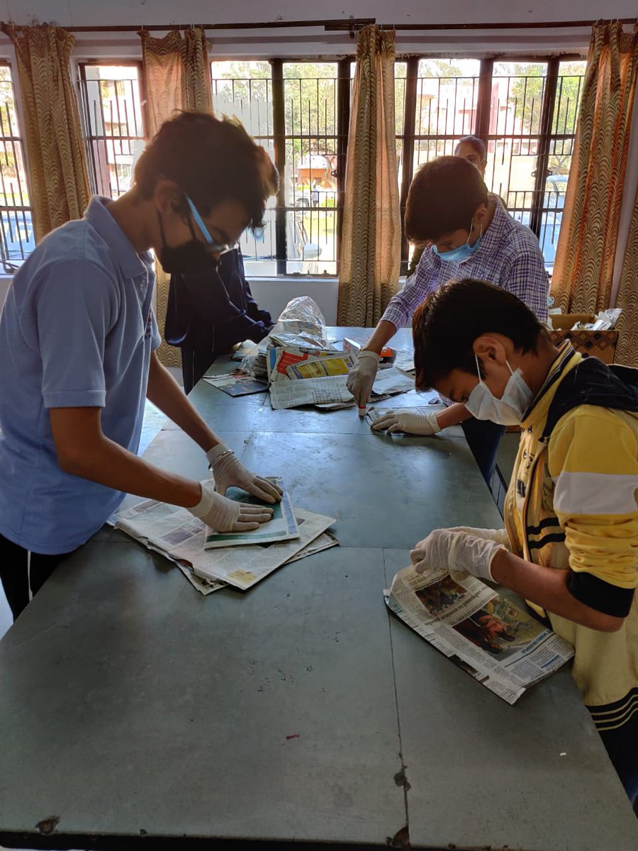 CRPFmadadgaar's tweet photo. The extended @crpfindia family continues its efforts in the fight against COVID-19 by helping pack food items to be distributed amongst needy under the Madadgaar #CAFY scheme.
#LetsFightCoronaTogether
For any assistance 24x7 call @CRPFmadadgaar on 14411
@JKZONECRPF https://t.co/wuoSla6Mp6