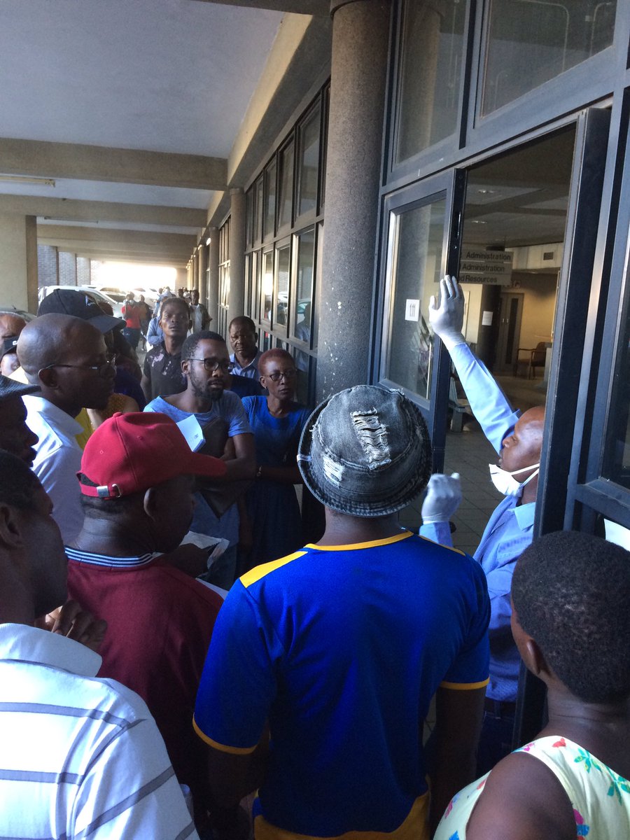this was the scene at 4:30pm ko Ntshe House when offices were being closed.look at all that extreme social distancing which is a result of a very competent permit system.just marvelous