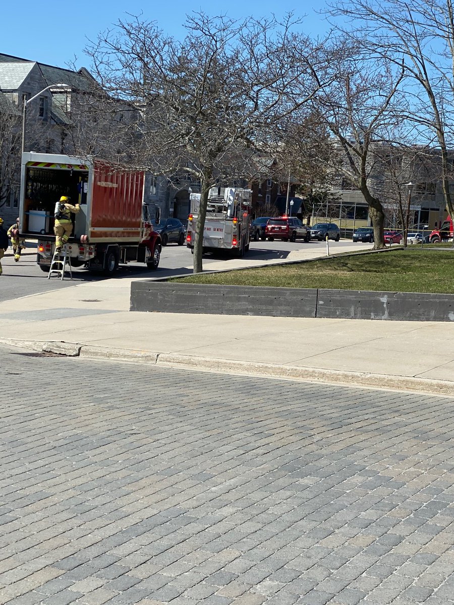 kingstonist's tweet photo. A number of Kingston Fire &amp; Rescue crews &amp; vehicles are currently on Queen's campus due to what appears to be a gas leak/spill. Those in the area report heavy smell of gas. Bader Lane at University Ave is closed off with caution tape.
Please avoid the area. Article to come. #ygk https://t.co/WeIx1clVxS