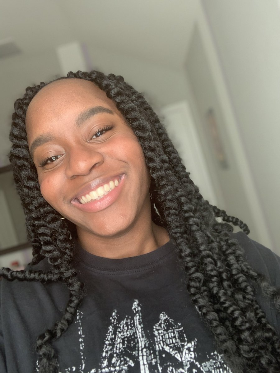 RPHS_CCR's tweet photo. SENIOR SPOTLIGHT - Kamille McKay is a part of Dance, Color Guard, StuCo and GSA! She enjoys art, dancing, &amp; listening to musicals. Kamille will be studying cosmetology 💄at Paul Mitchell The School. Although excited about her future, she is going to miss performing at half-time! https://t.co/y5XcqnCUxV