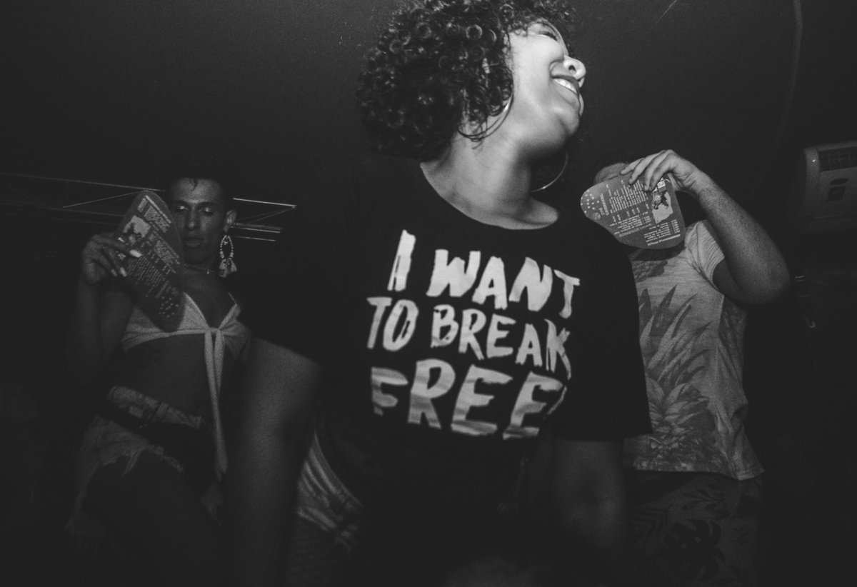 cafemuzik's tweet photo. Mood de hoje: I want to break free 🤘🏼

na calma, respirando e planejando.
Vai passar! https://t.co/Te6rz3n57w