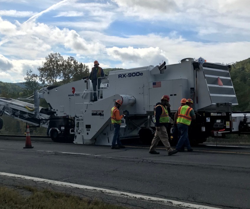 Roadtec's tweet photo. Monday Milling with Peckham Road Corp and their RX-900 on Route 74. #DedicatedToYourSuccess https://t.co/TajJ3SP9i7 https://t.co/KNGyaHC0JR