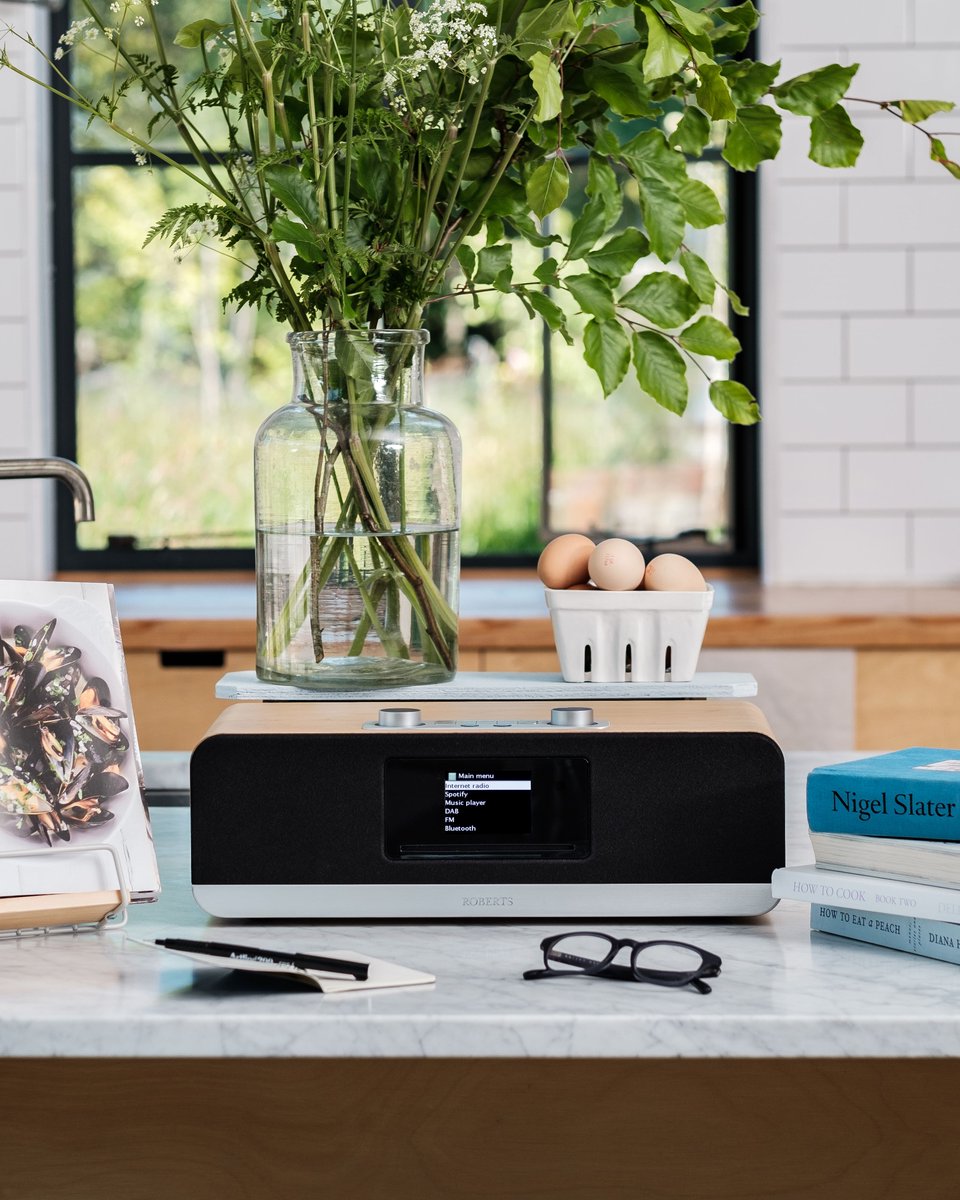 RobertsRadioUK's tweet photo. Mondays are for making lists and playlists. Stream all your favourite songs, tune into digital radio or even slide in that classic CD. Enjoy it all with the serious sound performance of the Stream 67. #Stream67 #RobertsRadio #Playlist #Roberts #Radio #KitchenDesign https://t.co/pdOfmpqxKj