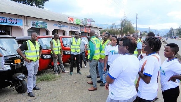 TuliaAckson's tweet photo. Tulia Trust imewakopesha Vijana wa Bajaji Mbeya Jiji Bajaji 16 ili waweze kujikwamua kiuchumi. #TuliaTrustnajamii #Tulianamaendeleo https://t.co/wSYcYLIlA4