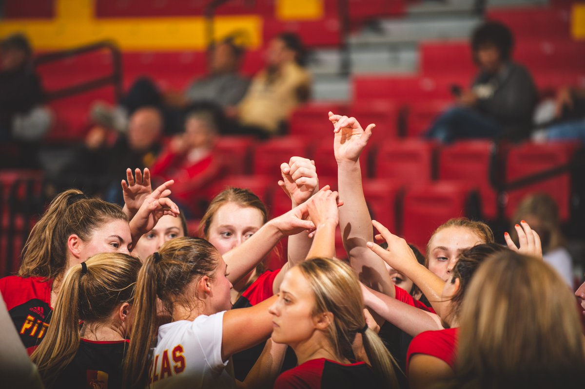 We want to wish a happy #NationalStudentAthleteDay today to our team! We can't wait to get back together on the court.

#GorillaNation