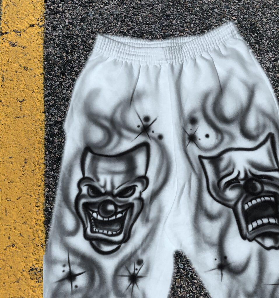 Diceresources's tweet image. Since the world is going through a crazy pandemic, We decided to do a giveaway on a smile now cry later sweatpants: to enter please follow us, like this post &amp;amp; winner will be randomly chosen and announced on 4/20
Sizes available: Small - XXL