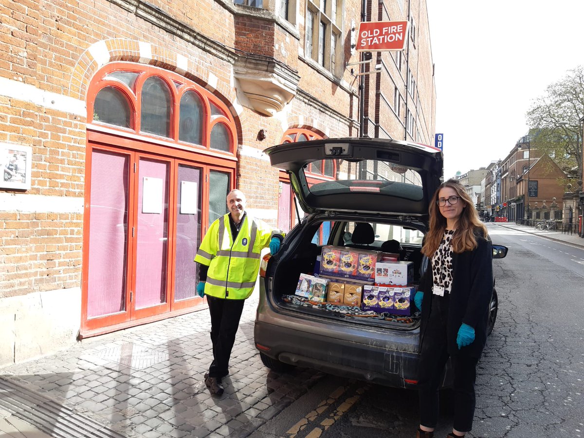 OxfordCity's tweet photo. Our locality response hubs made an early delivery of over 100 Easter eggs donated by @WHSmith and @leonrestaurants to @OxChildrensHosp &amp; @OxHospSchool

When supporting vulnerable people in the coronavirus crisis, it’s great to also support children who are batting other illnesses https://t.co/nbWR2VkV7M