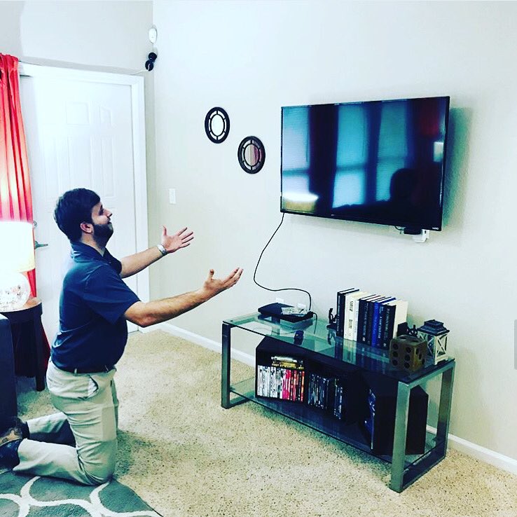 Book a Virtual Tour with Zack and let him answer all of your questions!! ✅ Hit the link in our bio, schedule a virtual tour, we will text you. 🤳 #VirtualTour #CQPerks #Luxury #StudentHousing #Furnished #wearesouth #southalabamajaguars