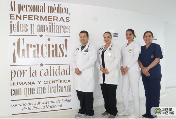 PoliciaColombia's tweet image. Hoy hacemos un reconocimiento al personal profesional de la salud de los hospitales, gracias porque día tras día entregan todo de sí para ayudar a los demás. #HéroesAnónimos #HOCEN #DISAN