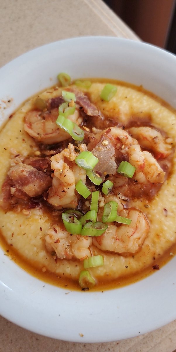 jessicarobine's tweet photo. Ya girl has extra time on her hands! Shrimp and cheesy grits #brunchmode https://t.co/PEiRfEvQzv