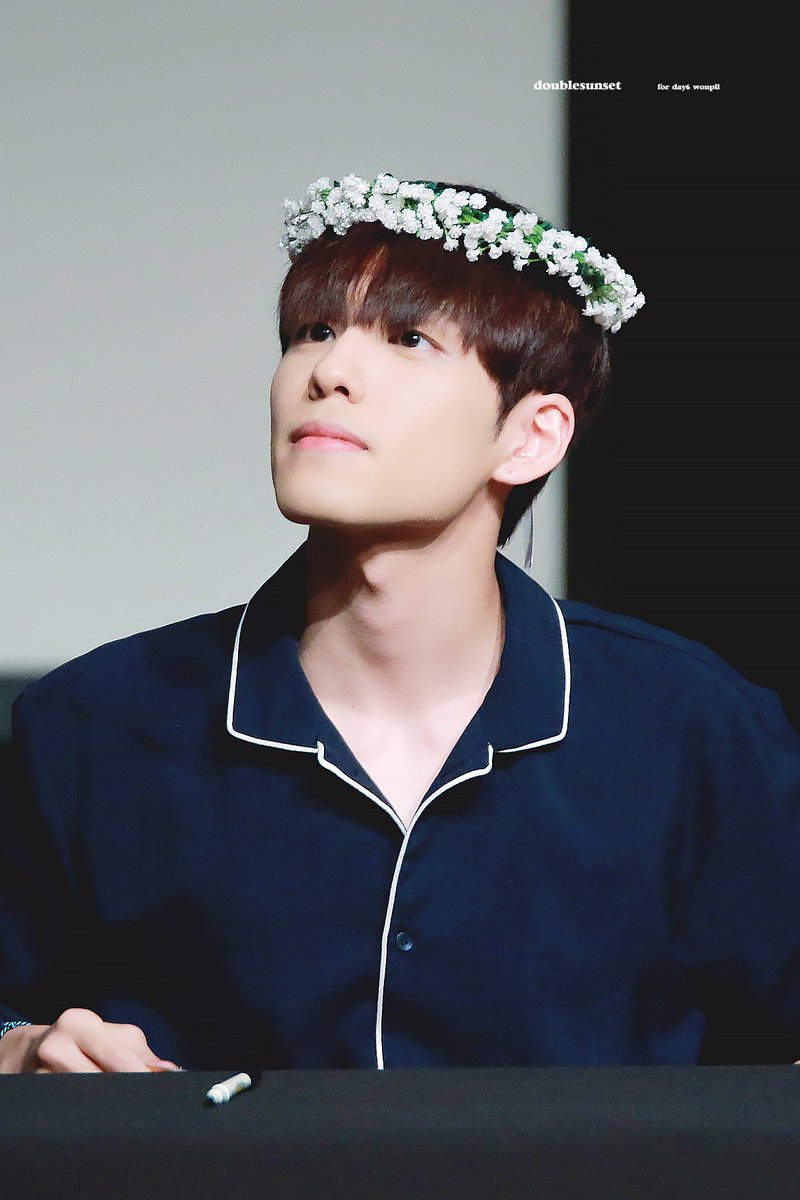wonpilscheekies's tweet photo. he’s such a pretty flower boy 🥺 @wonpileye looking real shiny here https://t.co/vdgfvxyRnI