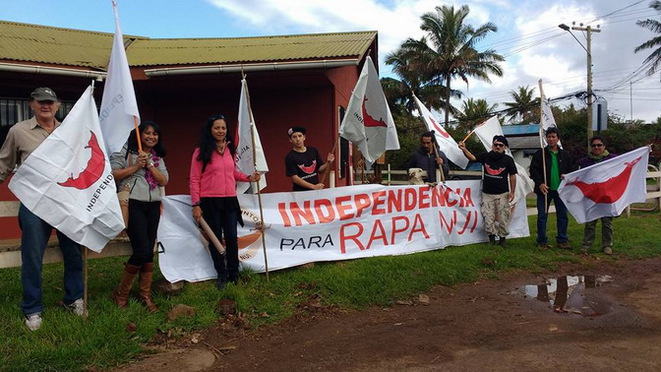 Si les Rapa Nui veulent avoir une + grande autonomie il leur faudra sans doute prendre ses distances avec la fédération chilienne.Un dilemme puisque l'isolement de l'île rend toute rencontre internationale coûteuse et compliquée.